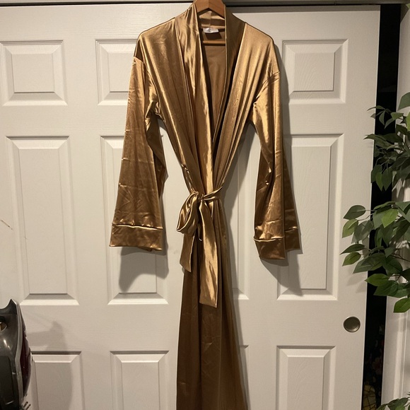 Laina Rauma The Robe Club Bed Collection Satin Gold Metallic Long Wrap Robe - Picture 2 of 8